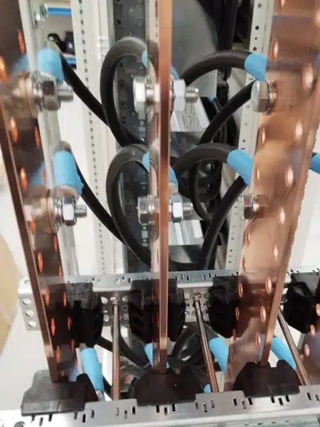 installazione-per-distribuzione-quadri-elettrici installazione-per-distribuzione-quadri-elettrici